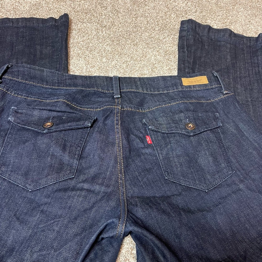 Women’s Levi’s 542 mid rise flare jeans with stretch size 18 regular
